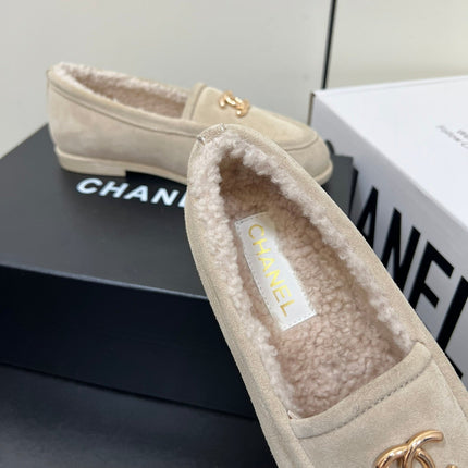 LOAFER IN BEIGE SUEDE AND SOLF FLEECE LINING