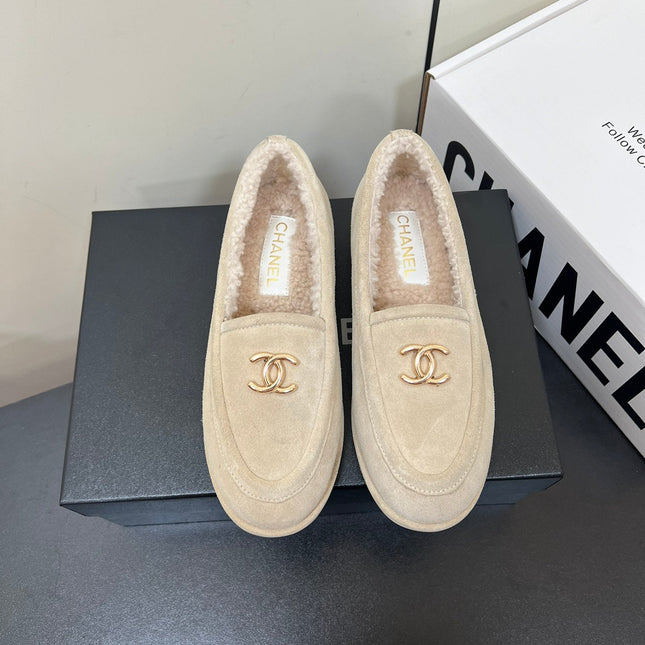 LOAFER IN BEIGE SUEDE AND SOLF FLEECE LINING