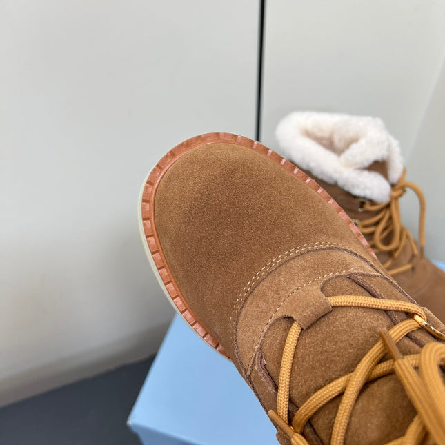 LACE-UP ANKLE BOOTS IN CAMEL SUEDE AND SHEARLING LINING