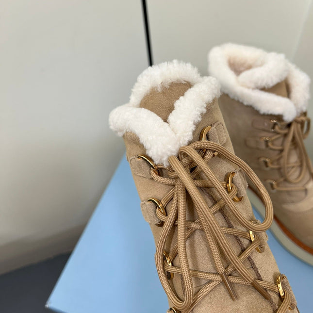LACE-UP ANKLE BOOTS IN TAN BEIGE SUEDE AND SHEARLING LINING