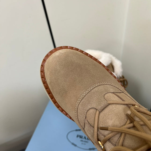 LACE-UP ANKLE BOOTS IN TAN BEIGE SUEDE AND SHEARLING LINING