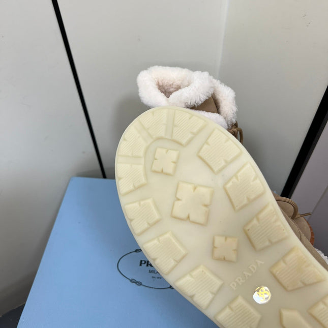 LACE-UP ANKLE BOOTS IN TAN BEIGE SUEDE AND SHEARLING LINING