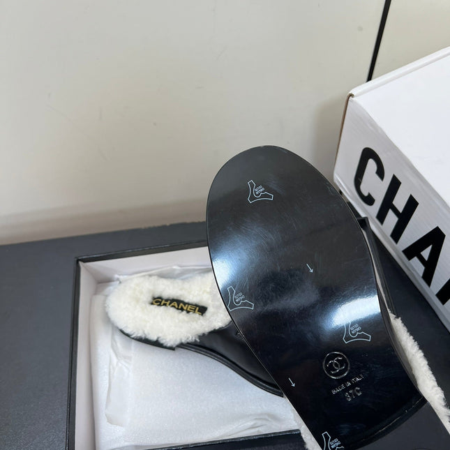 LOAFERS MULE IN BLACK CALFSKIN AND WHITE FLEECE LINING