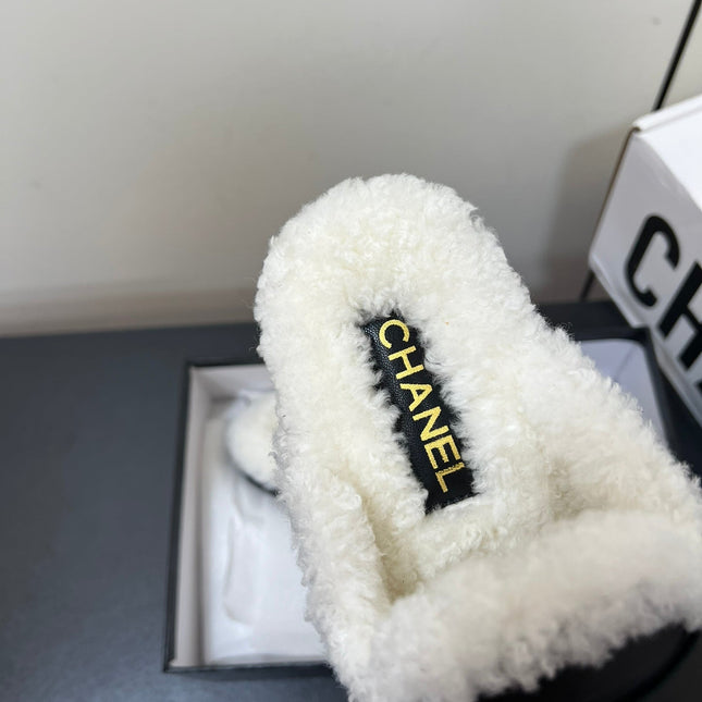 LOAFERS MULE IN BLACK CALFSKIN AND WHITE FLEECE LINING