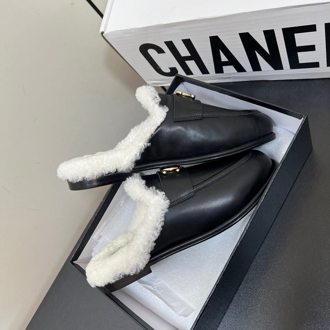 LOAFERS MULE IN BLACK CALFSKIN AND WHITE FLEECE LINING