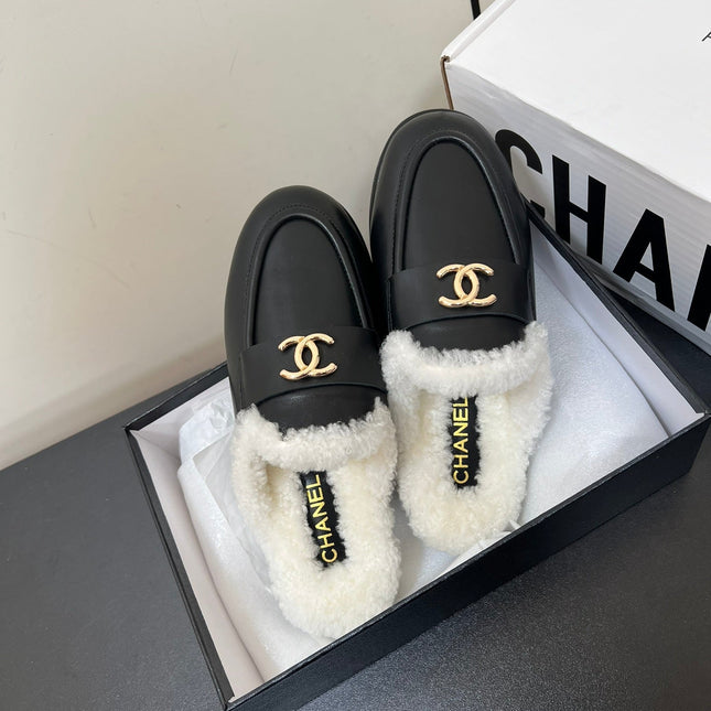 LOAFERS MULE IN BLACK CALFSKIN AND WHITE FLEECE LINING