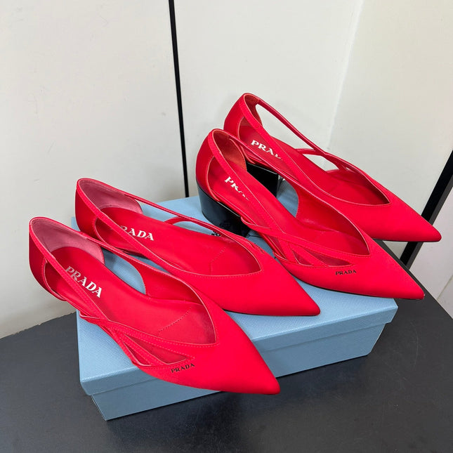 CUT-OUT BALLERINAS IN RED SATIN