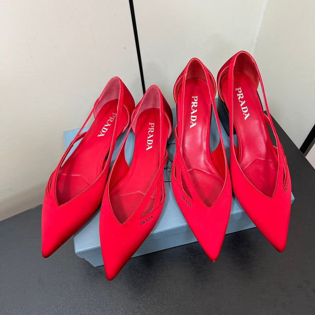 CUT-OUT BALLERINAS IN RED SATIN
