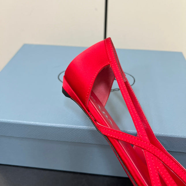 CUT-OUT BALLERINAS IN RED SATIN