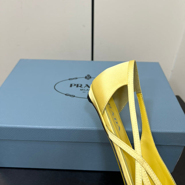 CUT-OUT BALLERINAS IN LIGHT YELLOW SATIN