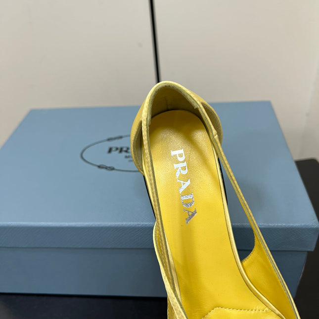 CUT-OUT BALLERINAS IN LIGHT YELLOW SATIN