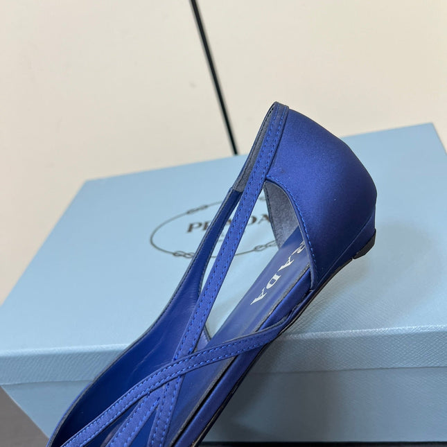 CUT-OUT BALLERINAS IN NAVY BLUE SATIN