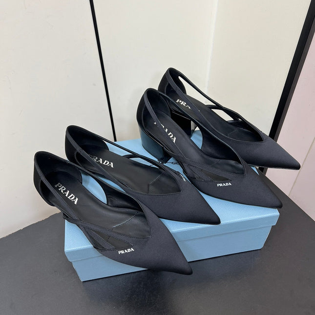 CUT-OUT BALLERINAS IN BLACK SATIN