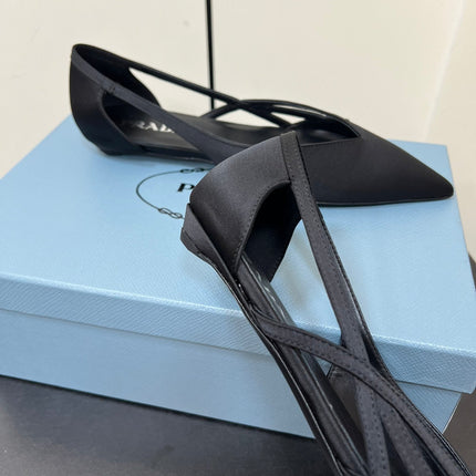 CUT-OUT BALLERINAS IN BLACK SATIN