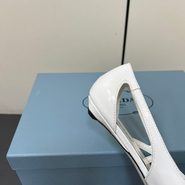 BRUSHED CUT-OUT BALLERINA FLAT IN WHITE CALFSKIN