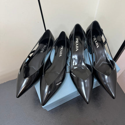 BRUSHED CUT-OUT BALLERINA FLAT IN BLACK CALFSKIN