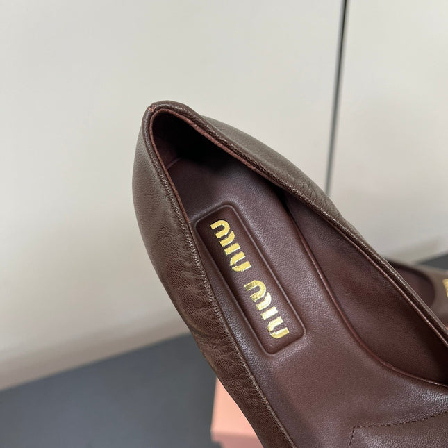 POINTED-TOE MID HEEL PUMPS IN CHOCOLATE SMOOTH LAMBSKIN