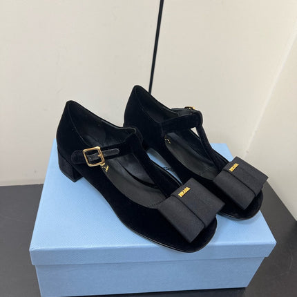 BOW MARY JANE PUMPS WITH T-STRAP IN BLACK VELVET