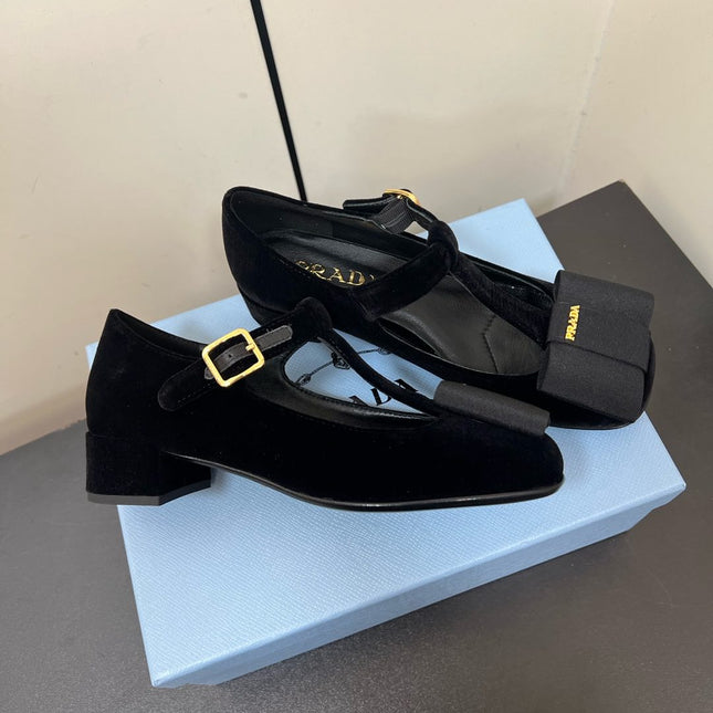 BOW MARY JANE PUMPS WITH T-STRAP IN BLACK VELVET