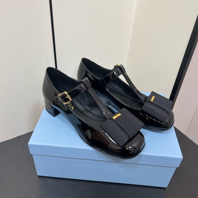 BOW MARY JANE PUMPS WITH T-STRAP IN BLACK GLOSSY CALFSKIN