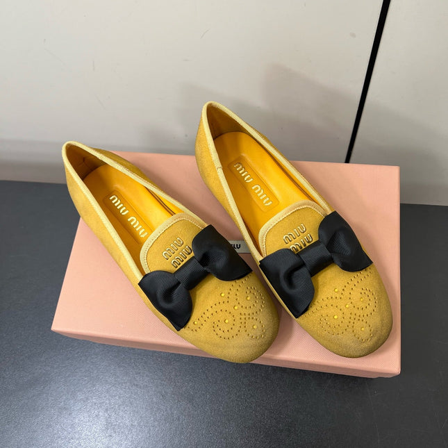 LOAFERS WITH BOW IN DUST YELLOW SUEDE