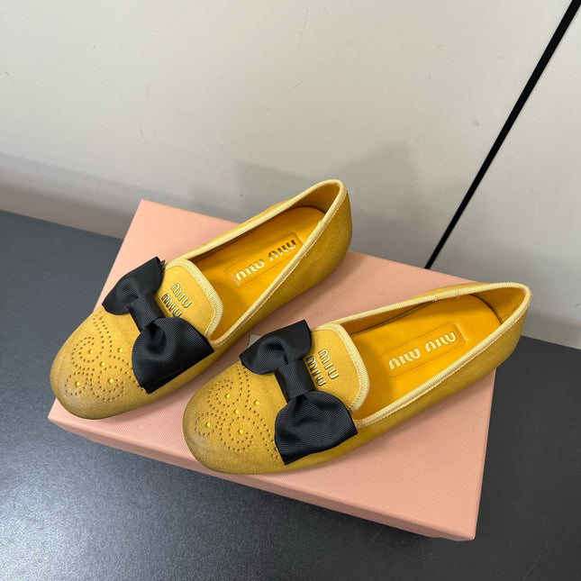 LOAFERS WITH BOW IN DUST YELLOW SUEDE
