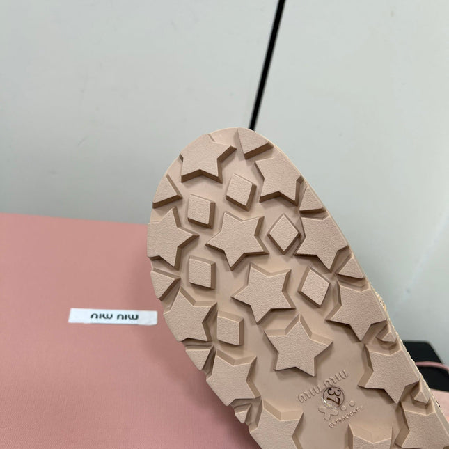 MULES SLIPPERS IN BLACK SUEDE WITH GOLD COIN