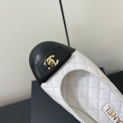 CC BALLET FLAT 25SS IN WHITE MIX BLACK LAMBSKIN WITH GOLD HARDWARE