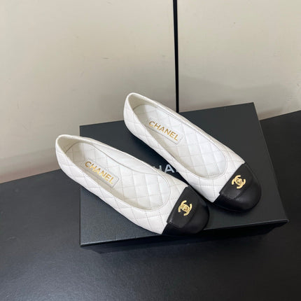 CC BALLET FLAT 25SS IN WHITE MIX BLACK LAMBSKIN WITH GOLD HARDWARE