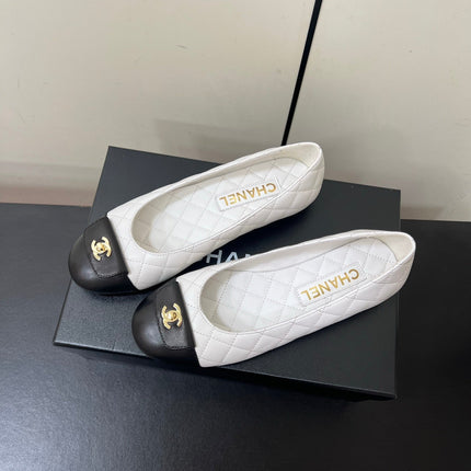 CC BALLET FLAT 25SS IN WHITE MIX BLACK LAMBSKIN WITH GOLD HARDWARE
