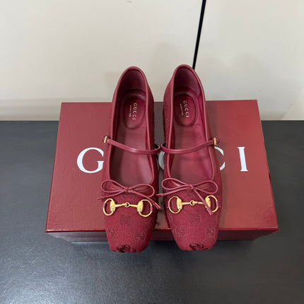 GG MARY JANE 25S IN DARK RED CANVAS WITH GOLD HARDWARE