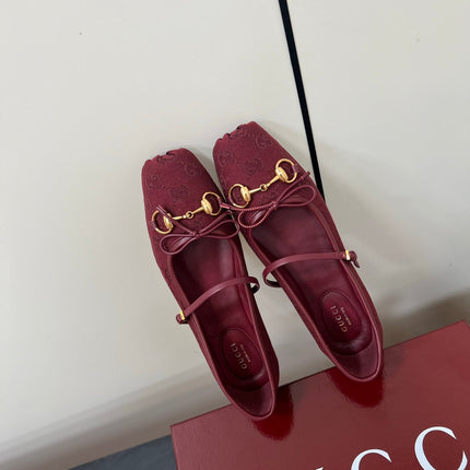 GG MARY JANE 25S IN DARK RED CANVAS WITH GOLD HARDWARE