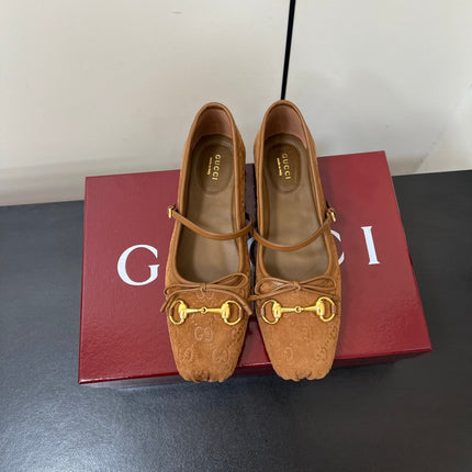 GG MARY JANE 25S IN BROWN SUEDE WITH GOLD HARDWARE