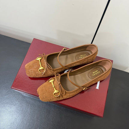 GG MARY JANE 25S IN BROWN SUEDE WITH GOLD HARDWARE