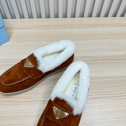 LOAFER IN RED BROWN SUEDE AND FUR LINING ATTACHED TRIANGLE LOGO