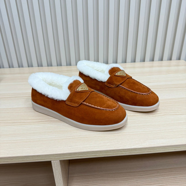 LOAFER IN RED BROWN SUEDE AND FUR LINING ATTACHED TRIANGLE LOGO