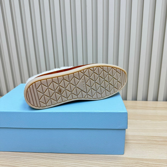 LOAFER IN RED BROWN SUEDE AND FUR LINING ATTACHED TRIANGLE LOGO