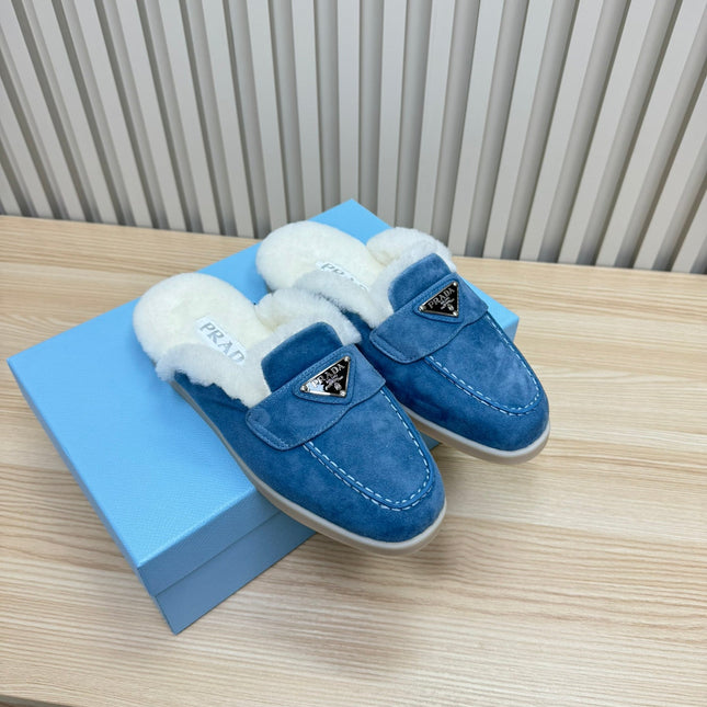 TRIANGLE LOGO FLATS IN AZURE BLUE SUEDE AND FUR LINING