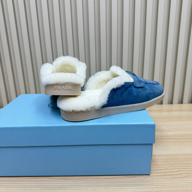 TRIANGLE LOGO FLATS IN AZURE BLUE SUEDE AND FUR LINING