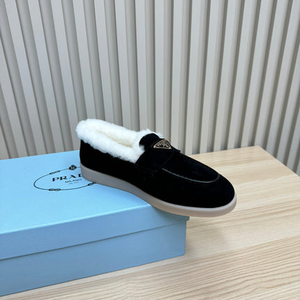 LOAFER IN BLACK SUEDE AND FUR LINING ATTACHED TRIANGLE LOGO