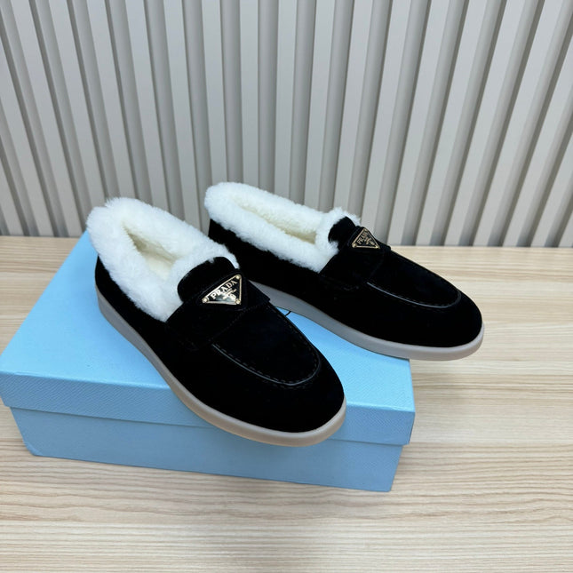 LOAFER IN BLACK SUEDE AND FUR LINING ATTACHED TRIANGLE LOGO