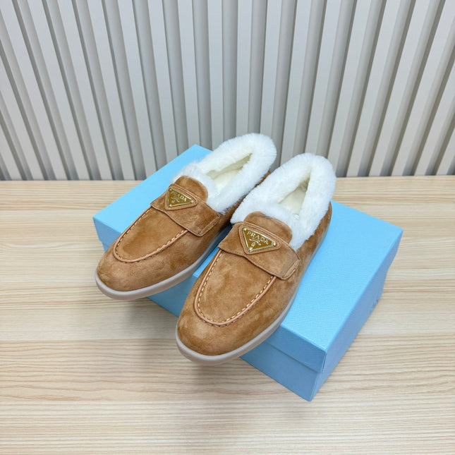 LOAFER IN CAMEL SUEDE AND FUR LINING ATTACHED TRIANGLE LOGO