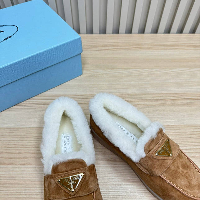 LOAFER IN CAMEL SUEDE AND FUR LINING ATTACHED TRIANGLE LOGO