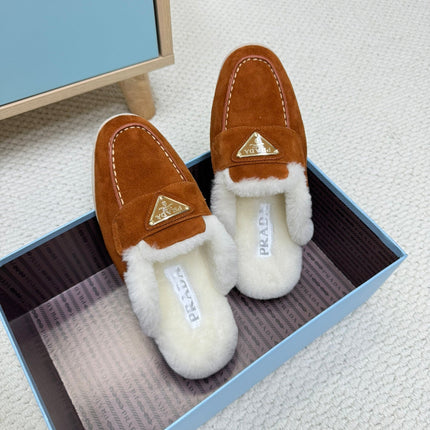 TRIANGLE LOGO FLATS IN RED BROWN SUEDE AND FUR LINING