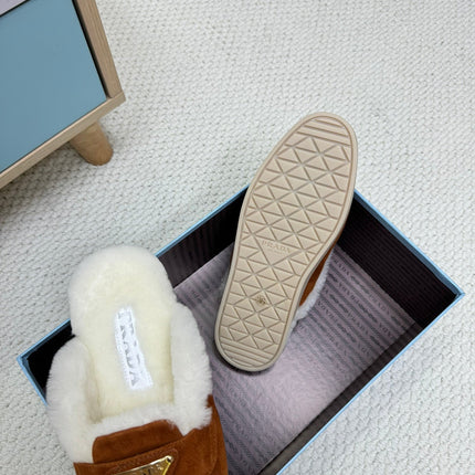 TRIANGLE LOGO FLATS IN RED BROWN SUEDE AND FUR LINING