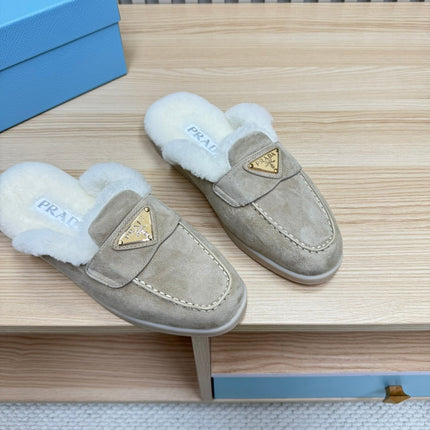 TRIANGLE LOGO FLATS IN KHAKI BEIGE SUEDE AND FUR LINING