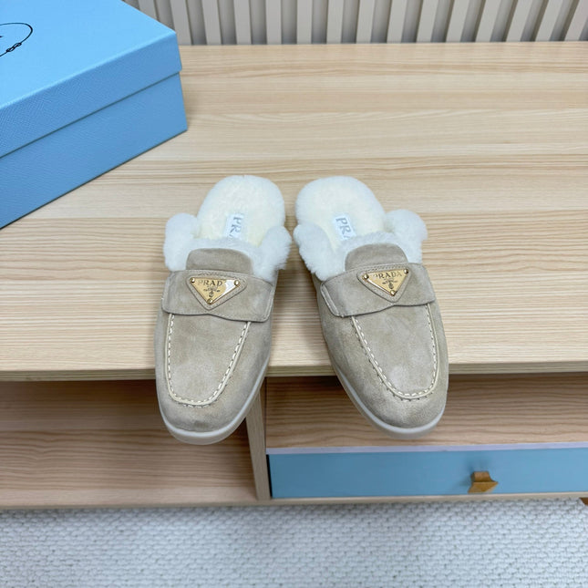 TRIANGLE LOGO FLATS IN KHAKI BEIGE SUEDE AND FUR LINING