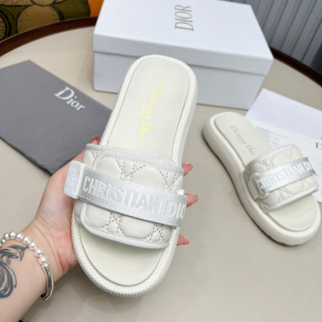 PLATFORM SLIDES 25S 50MM IN WHITE CALFSKIN AND ELECTRIC FABRIC