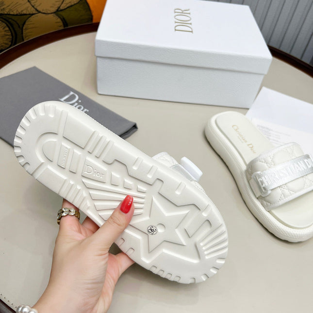 PLATFORM SLIDES 25S 50MM IN WHITE CALFSKIN AND ELECTRIC FABRIC