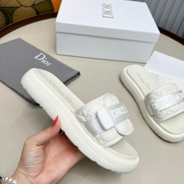 PLATFORM SLIDES 25S 50MM IN WHITE CALFSKIN AND ELECTRIC FABRIC